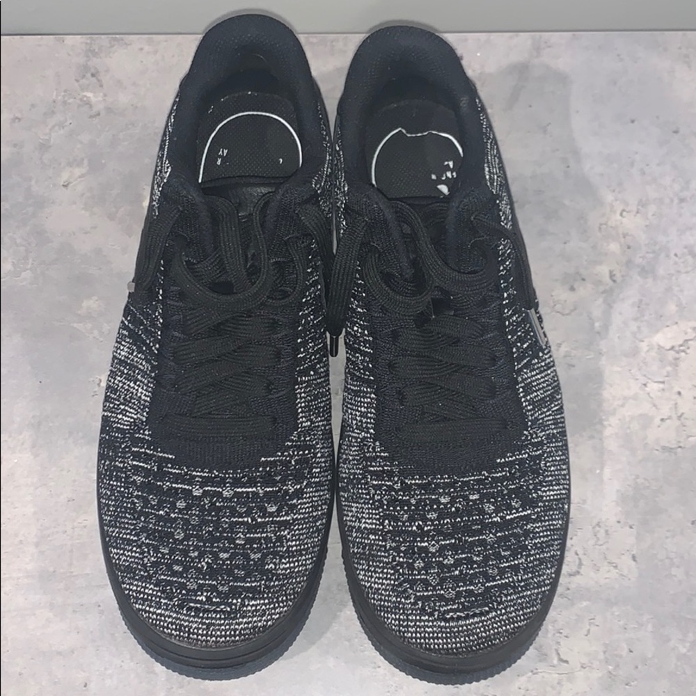 Nike Air Force flyknit size 9 women’s